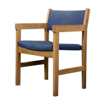 Vintage Danish chair in oak and blue fabric from the mid-century by Hans J. Wegner for Getama, 1960s.