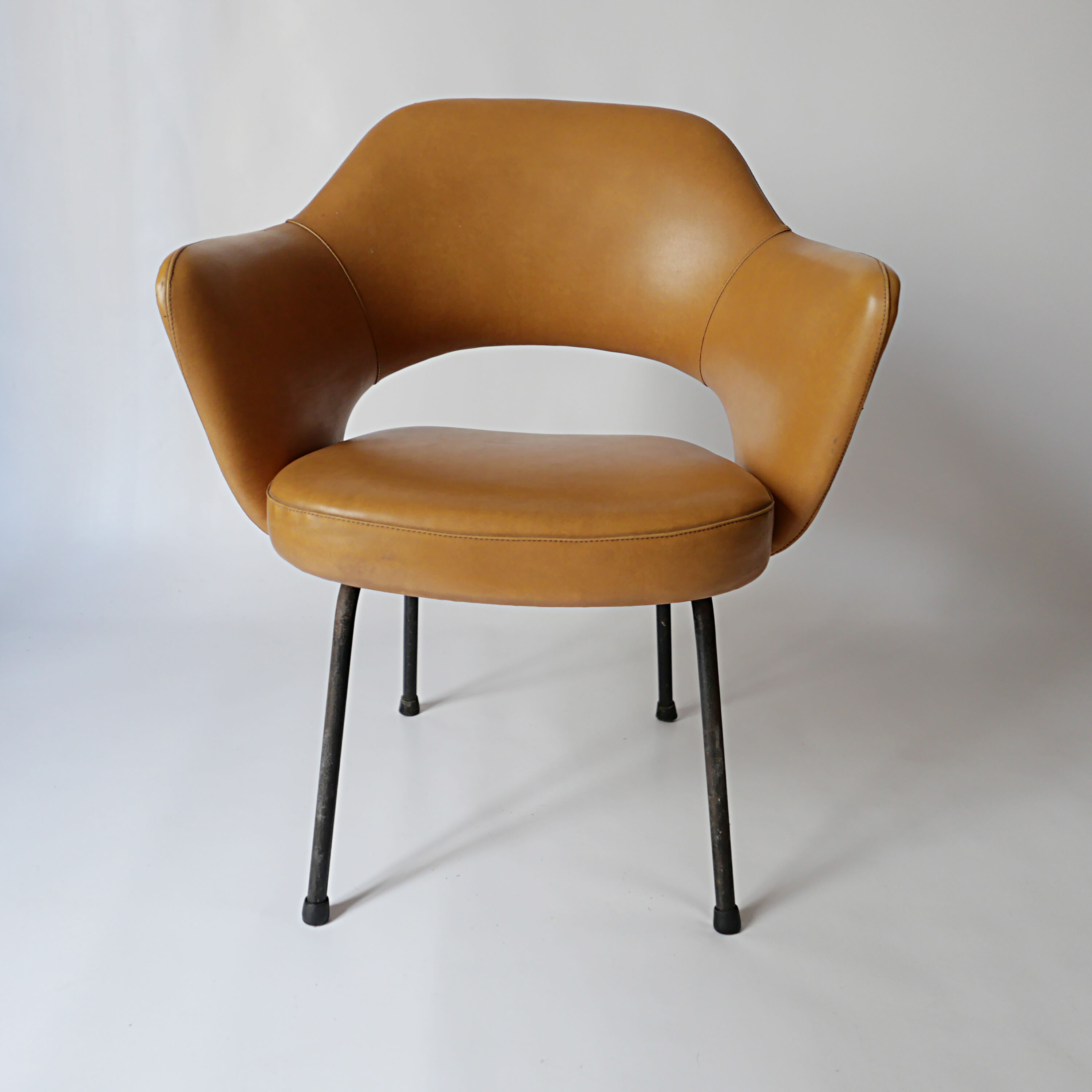 Conference chair Eero Saarinen Knoll 1960