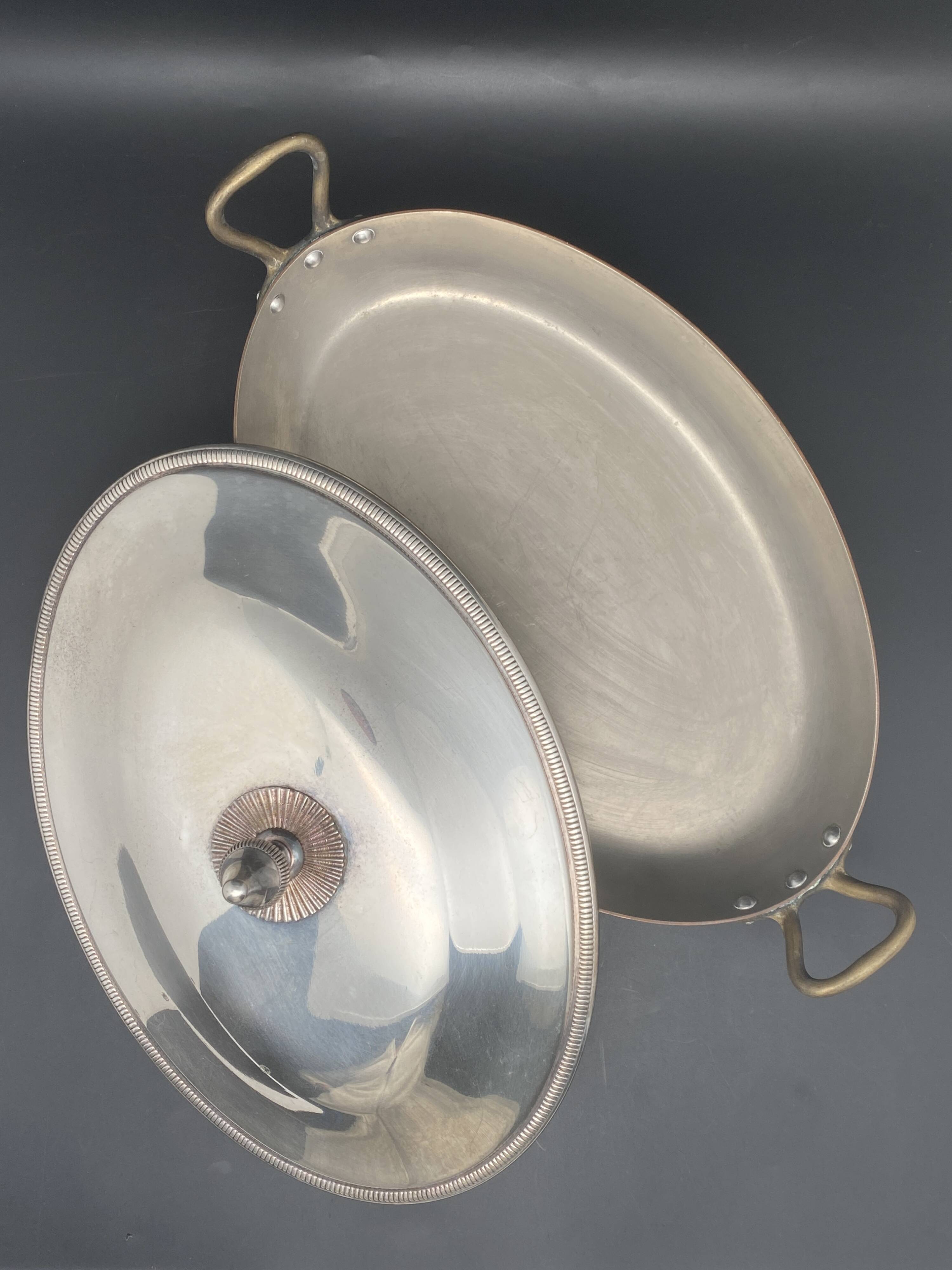 Oval dish with lid in white metal and copper