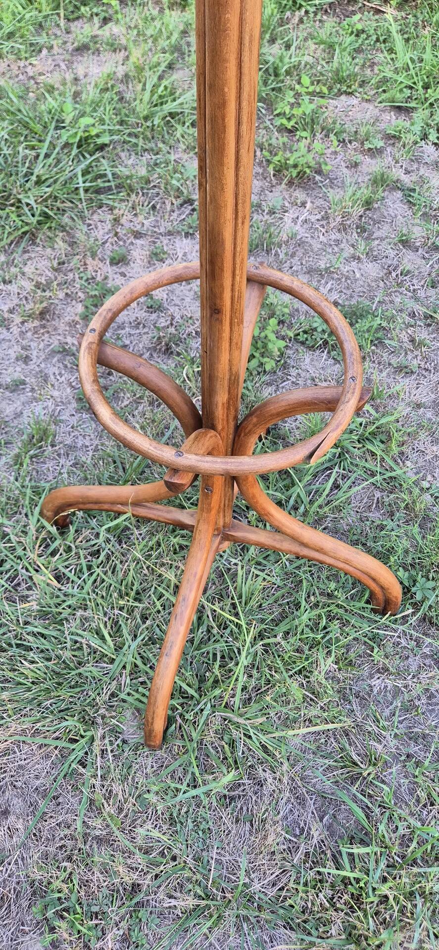 Vintage parrot coat rack in raw wood, renovated.