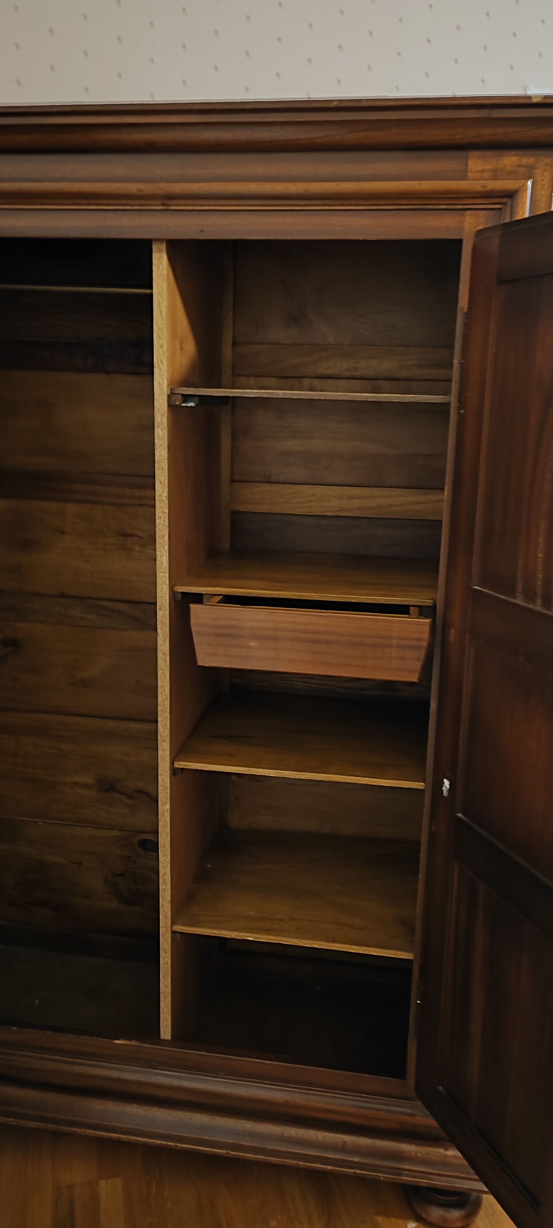 Wardrobe in Gothic style
