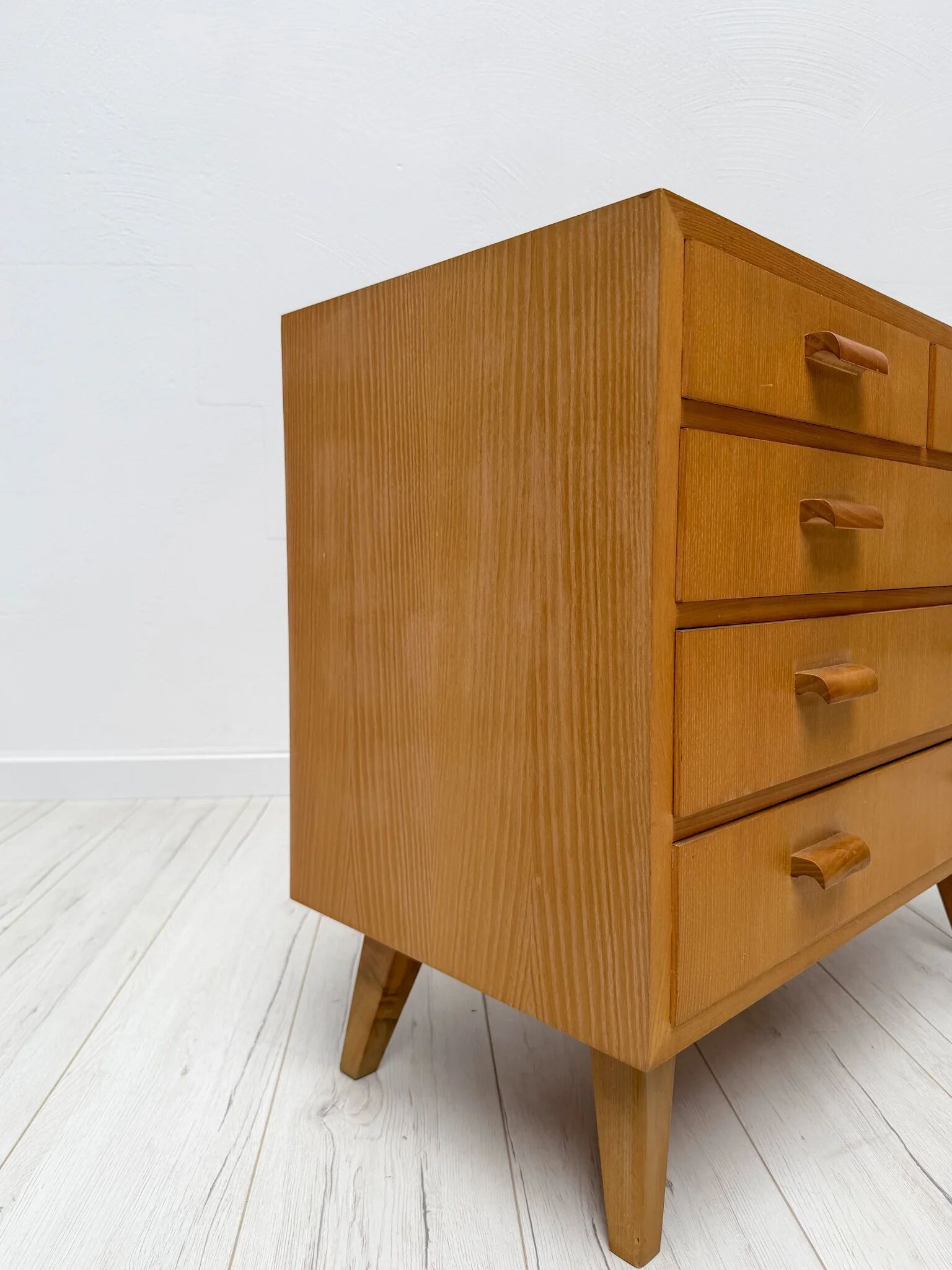 1960s vintage mid-century modern oak chest of drawers