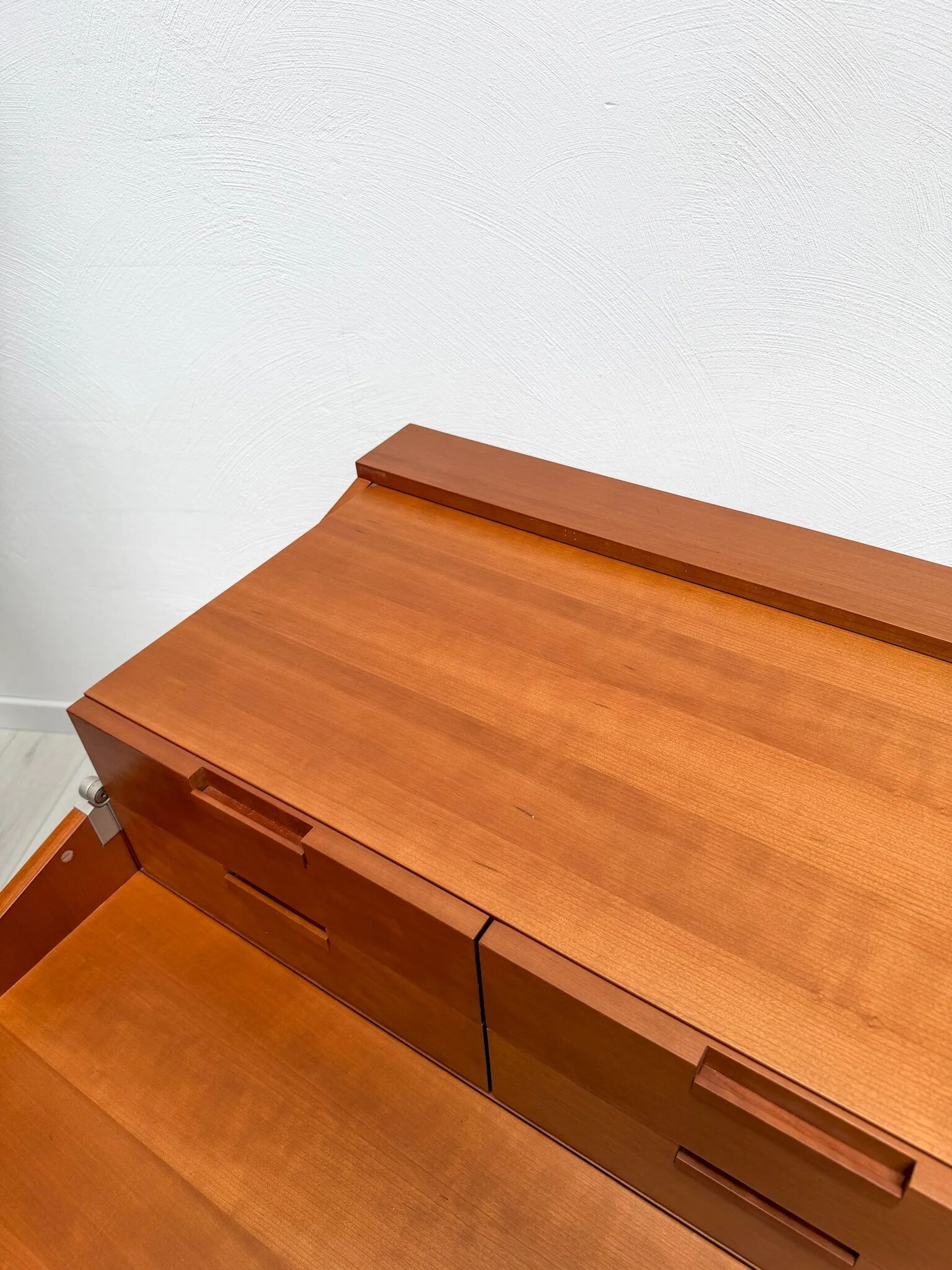 Bureau postmoderne par Antonio Citterio pour B&B Italia en bois de cerisier, années 1980