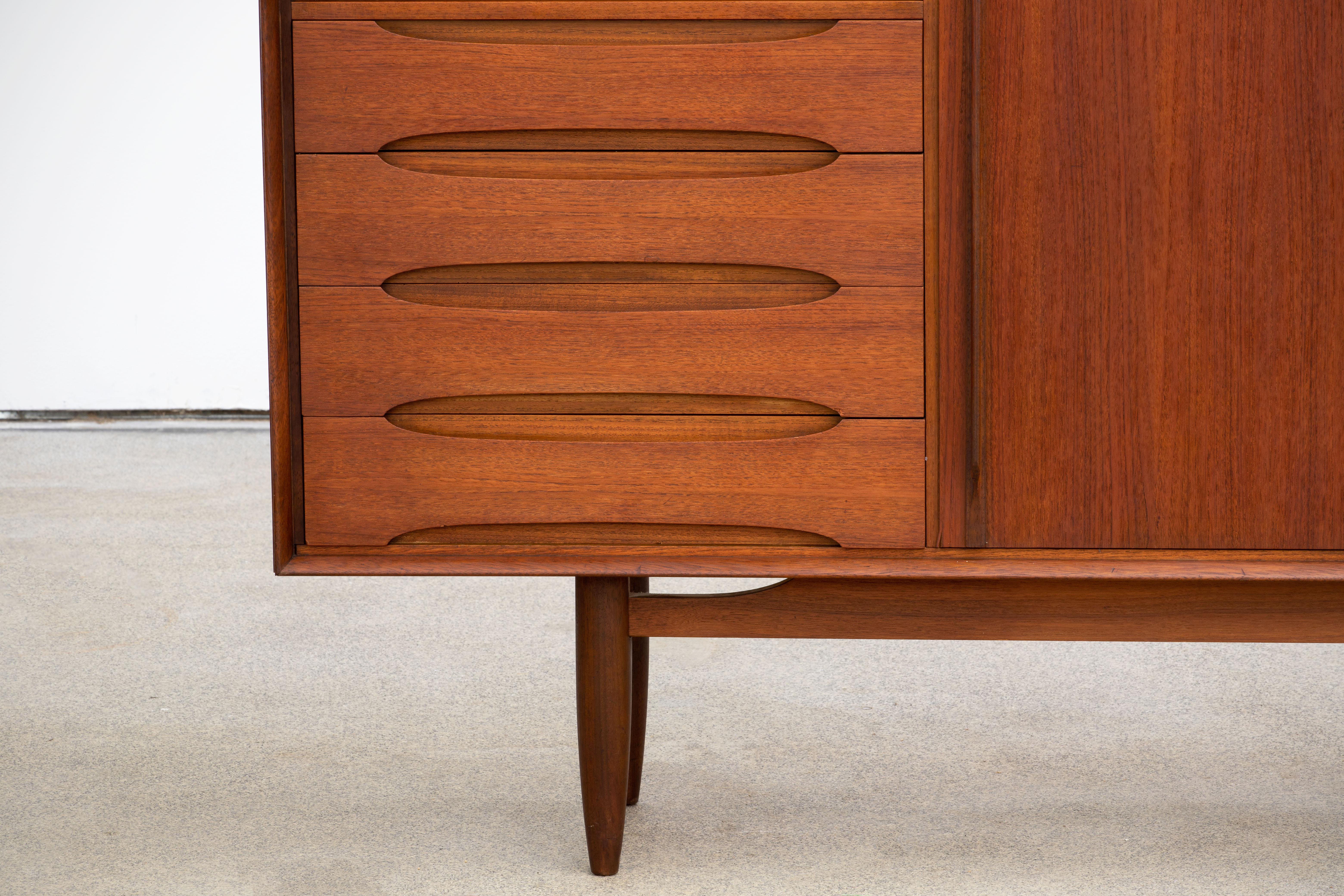 Vintage Scandinavian Enfilade – 260 cm