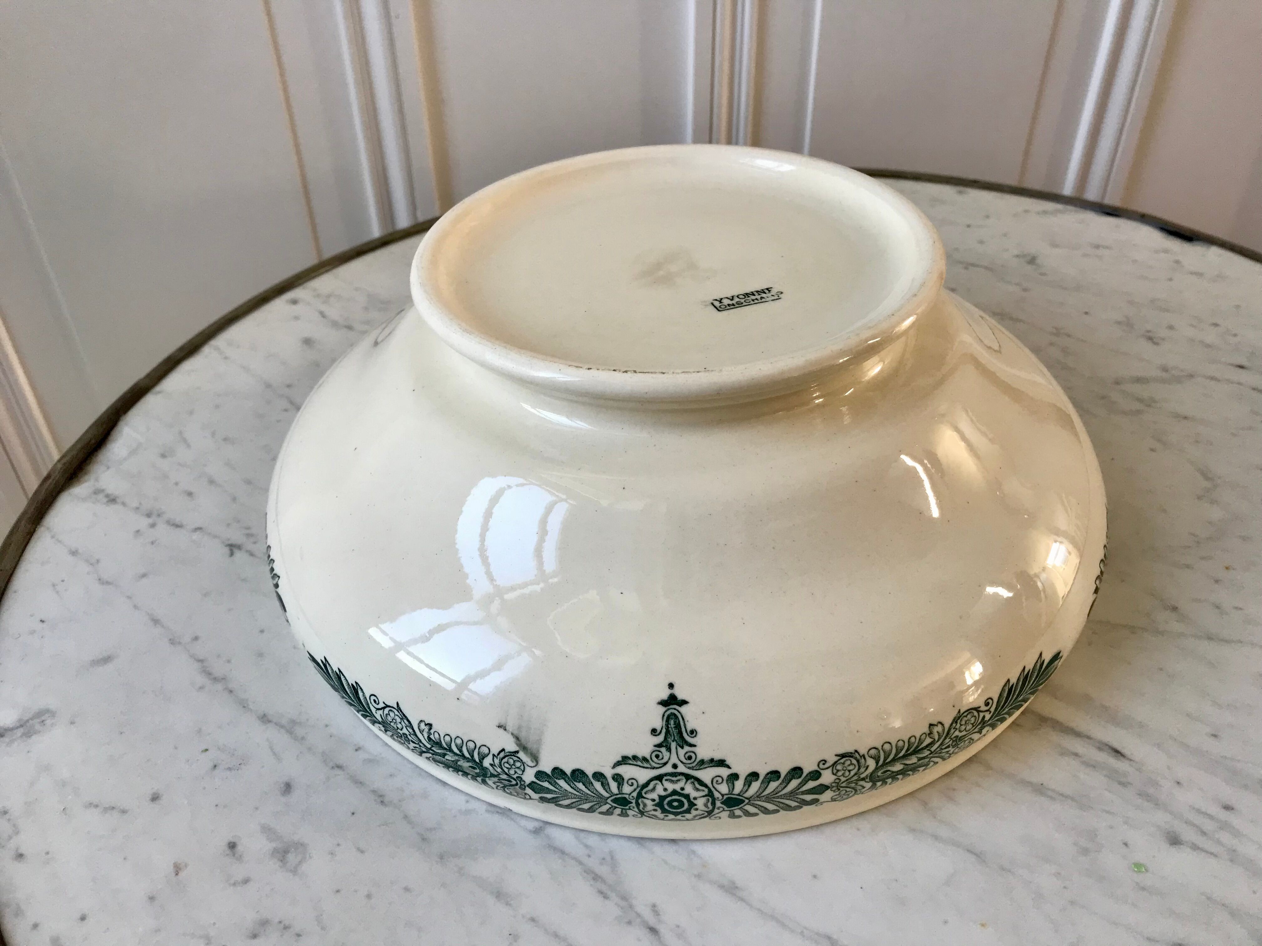 salad bowl Terre de Fer Longchamp model "Simone" late nineteenth