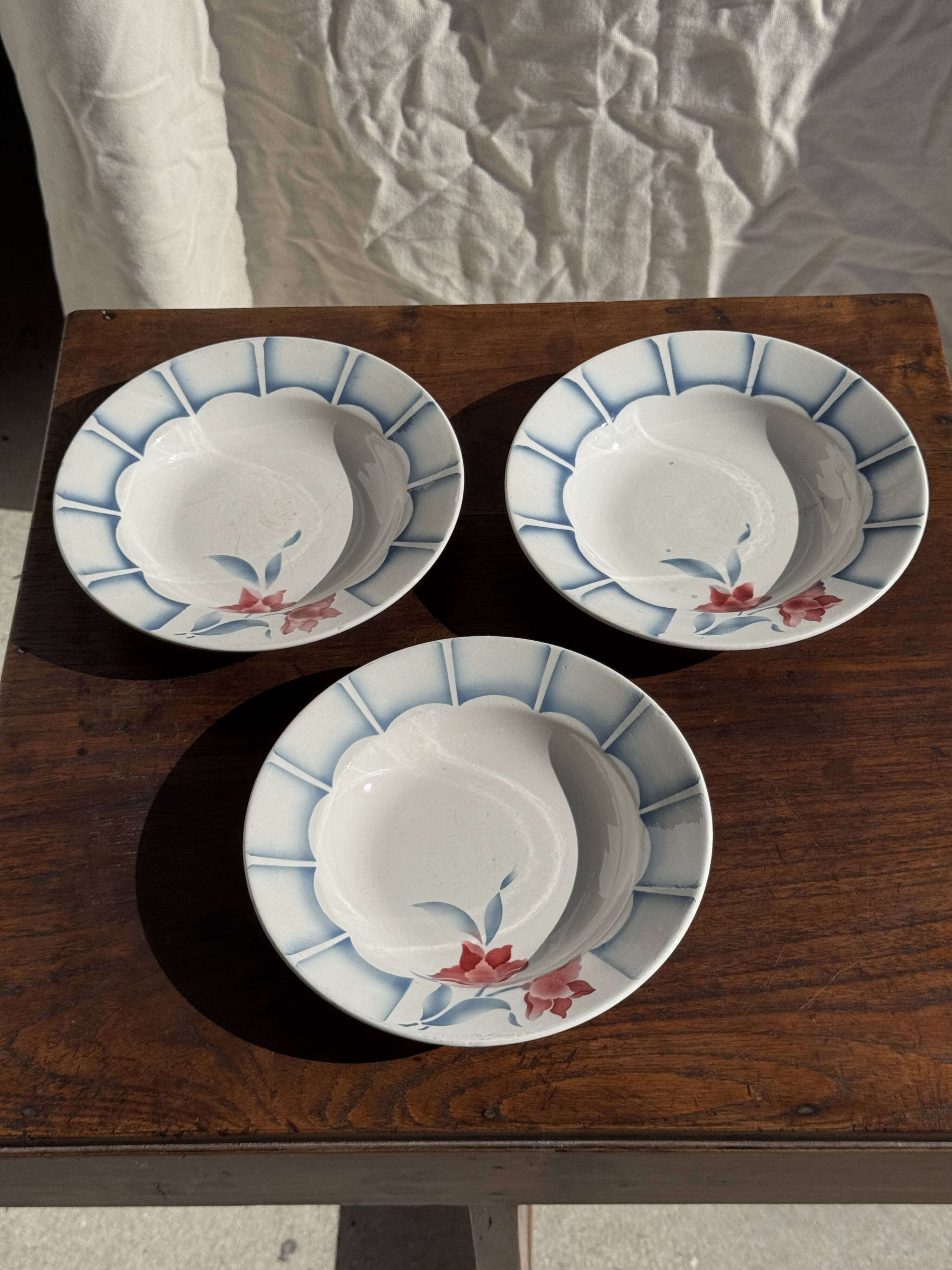 Set of 3 deep plates Digoin Sarreguemines blue with pink flowers D23