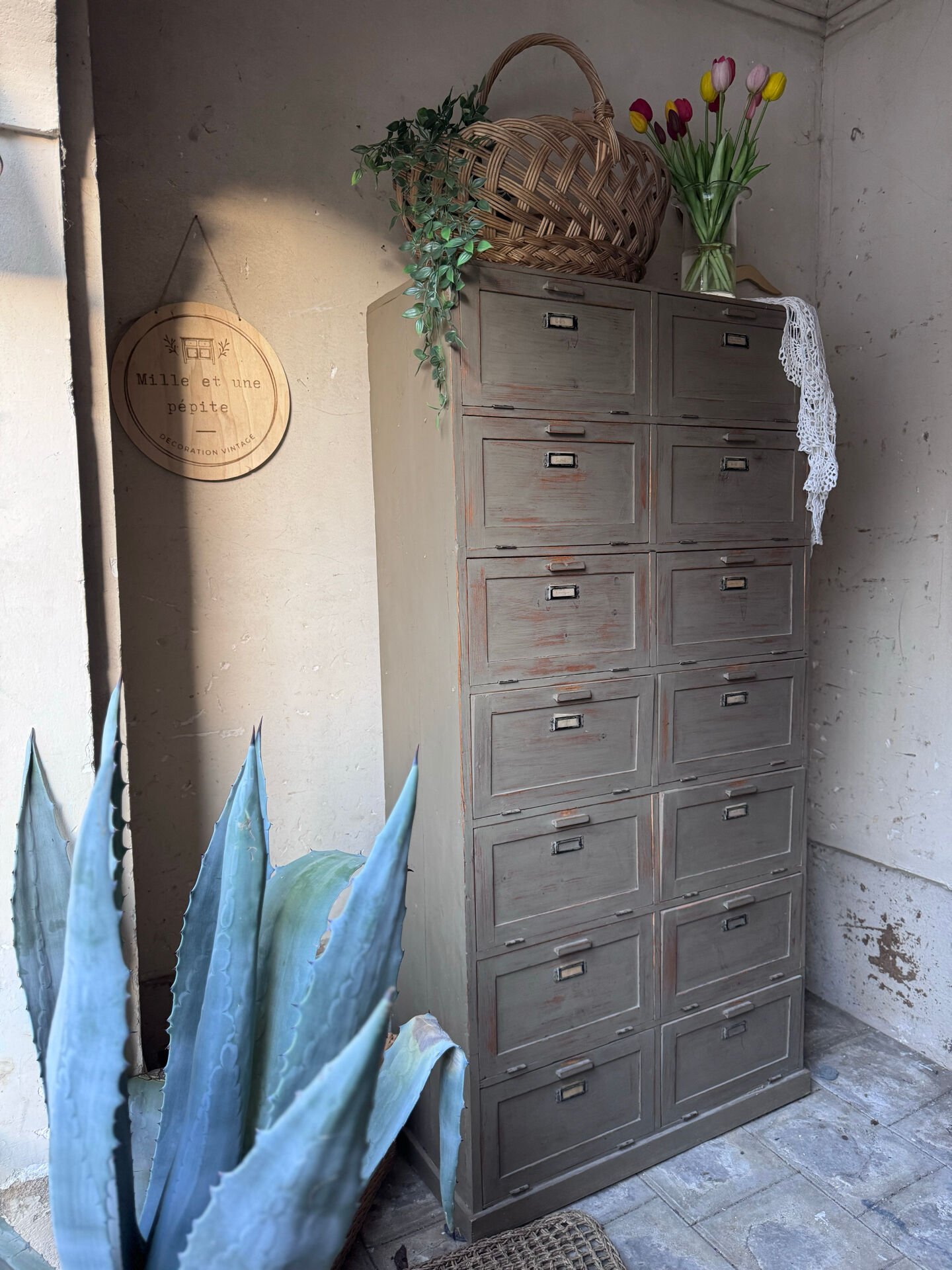 Meuble de métier à clapets en bois