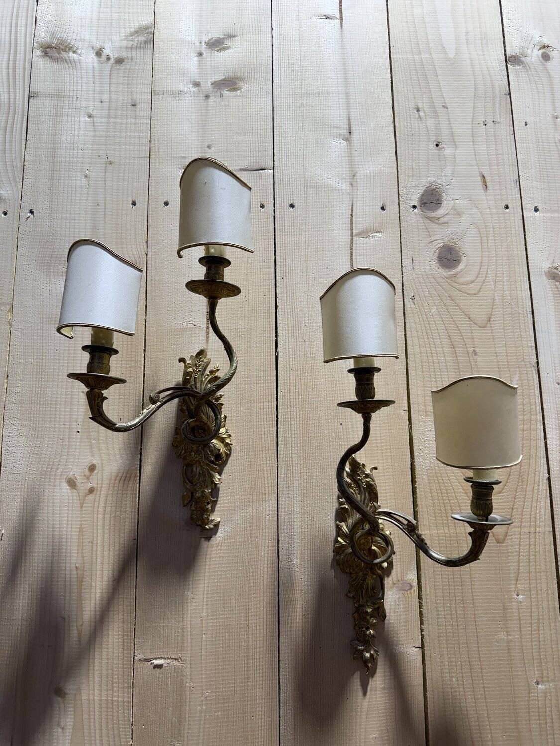 Pair of Louis XV style Rocaille wall sconces in bronze