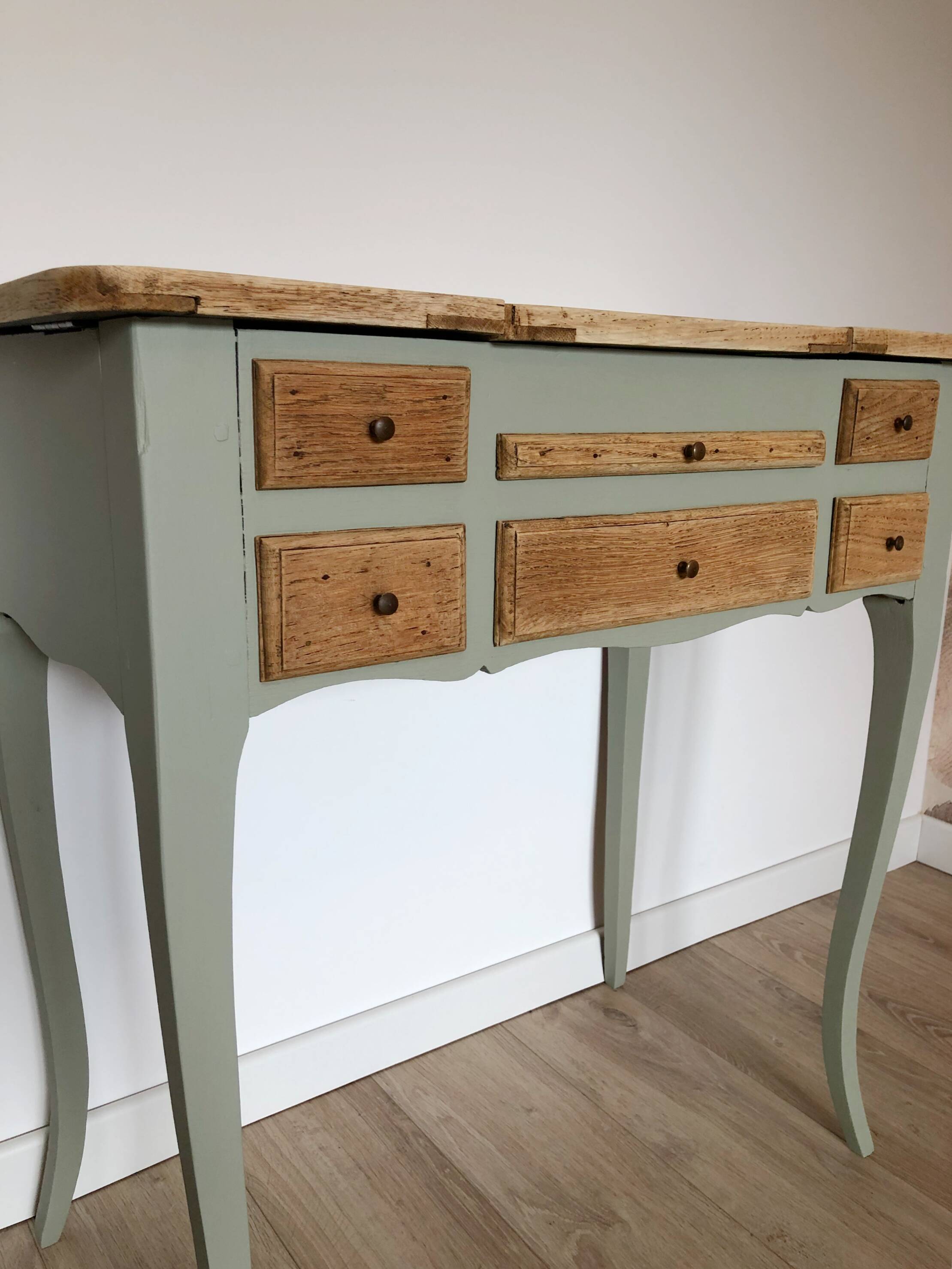 Vintage dressing table "romantic" style