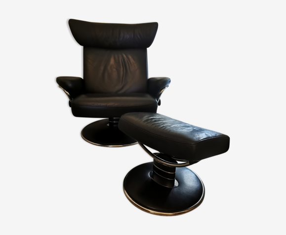 Fauteuil stressless ekorness jazz en cuir grainé et son repose pied