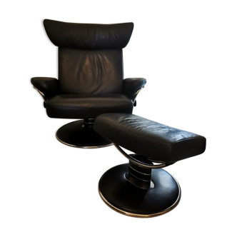 Fauteuil stressless ekorness jazz en cuir grainé et son repose pied