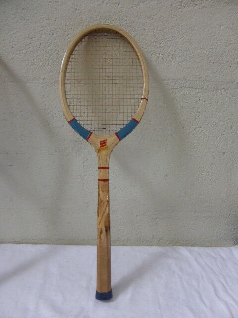 Lot of two wooden tennis rackets Florence de Courtie et Revenge