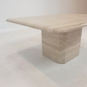 Table basse italienne en travertin, années 1980