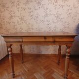 Pretty English-style wooden desk