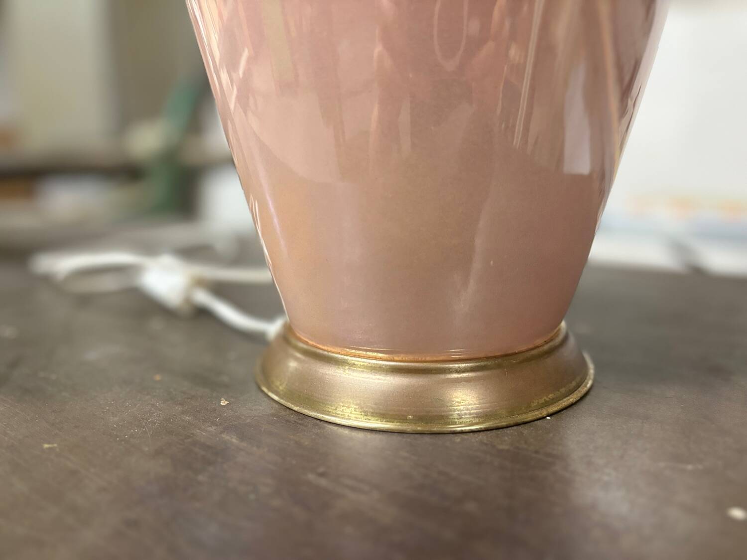 Enamelled ceramic lamp base