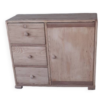 Petit meuble d'atelier