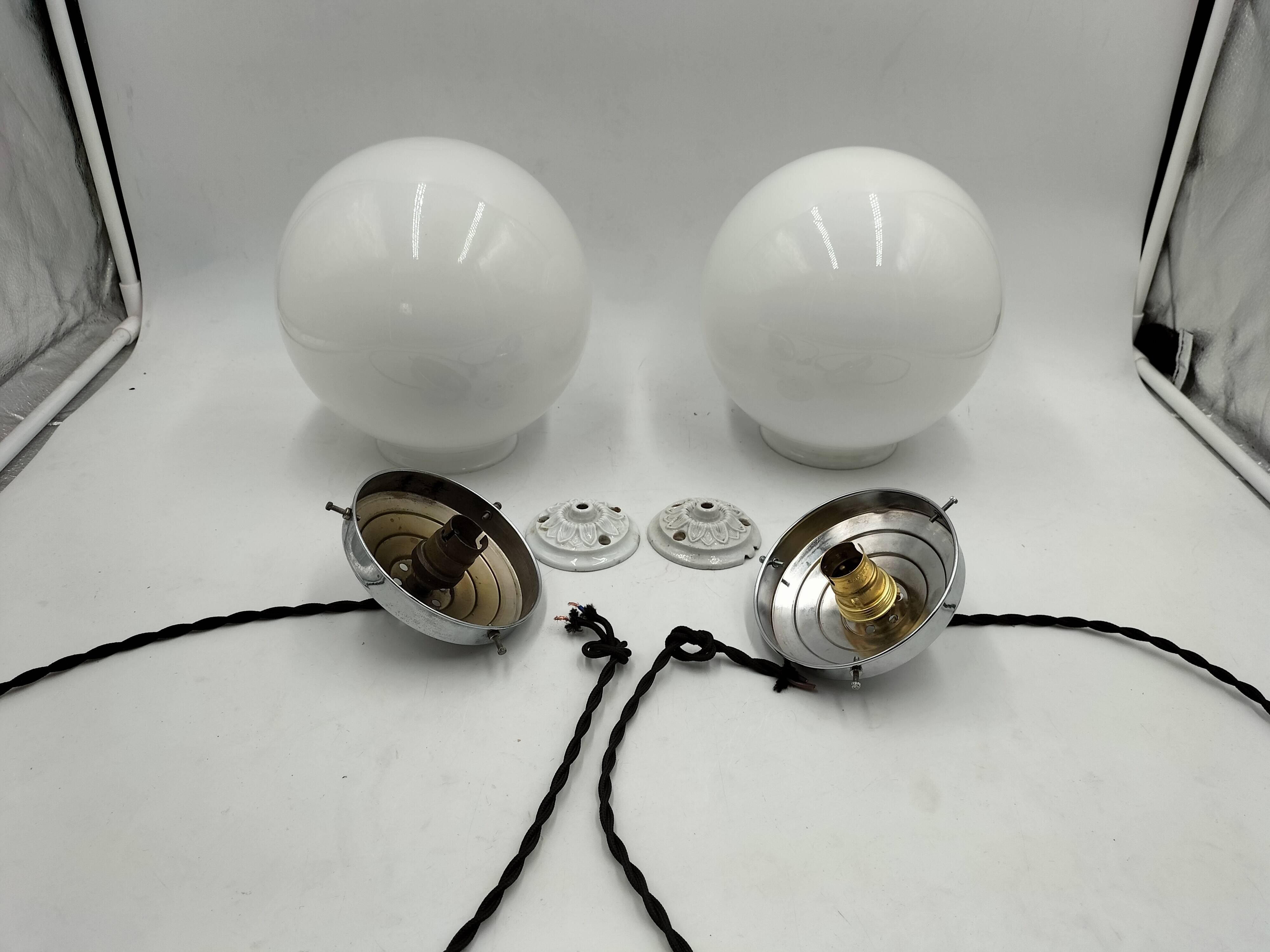 Opaline ball suspensions