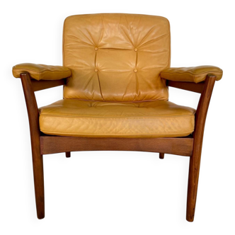 Vintage mid-century light tan leather lounge chair by Göte Möbler 1970s