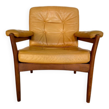 Vintage mid-century light tan leather lounge chair by Göte Möbler 1970s