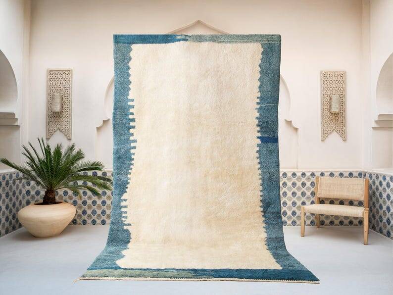 Minimalist moroccan rug. 150/250cm