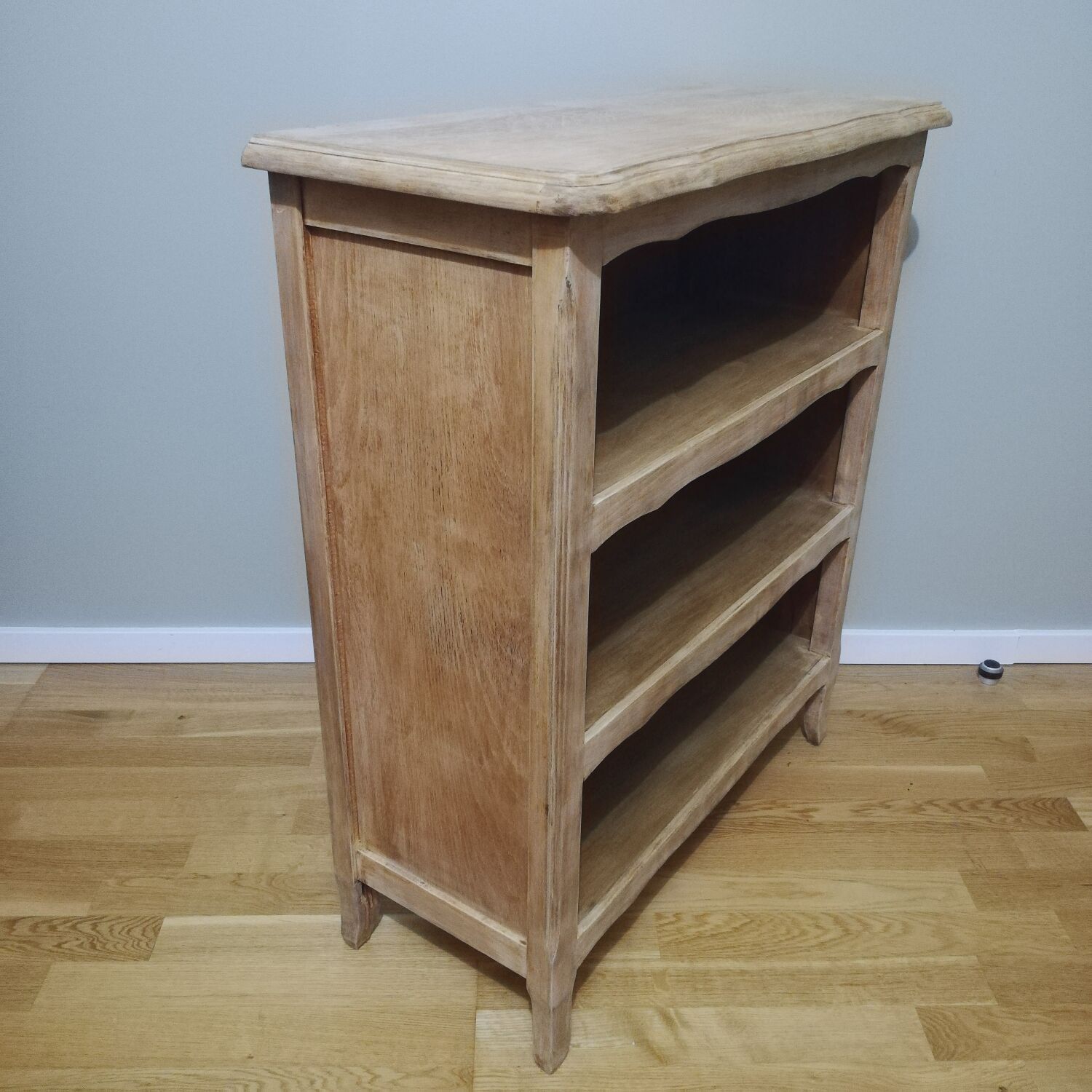 Bookcase in raw oak
