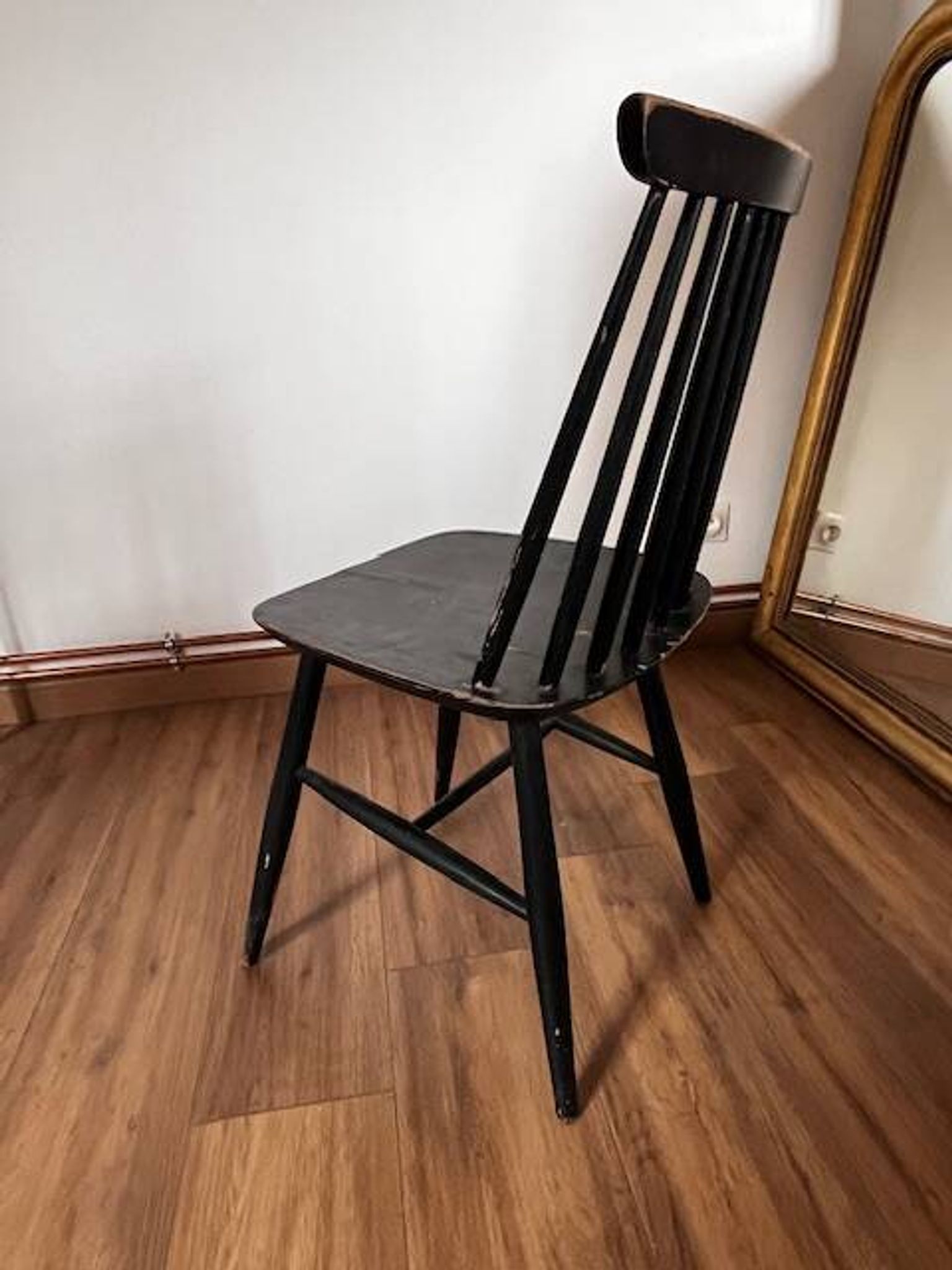 Chaise noire type fanett