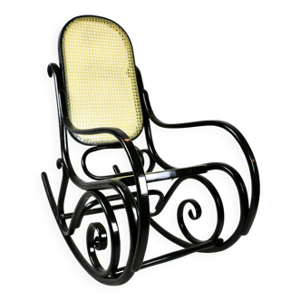 Fauteuil à bascule noir vintage attribué à Michael Thonet