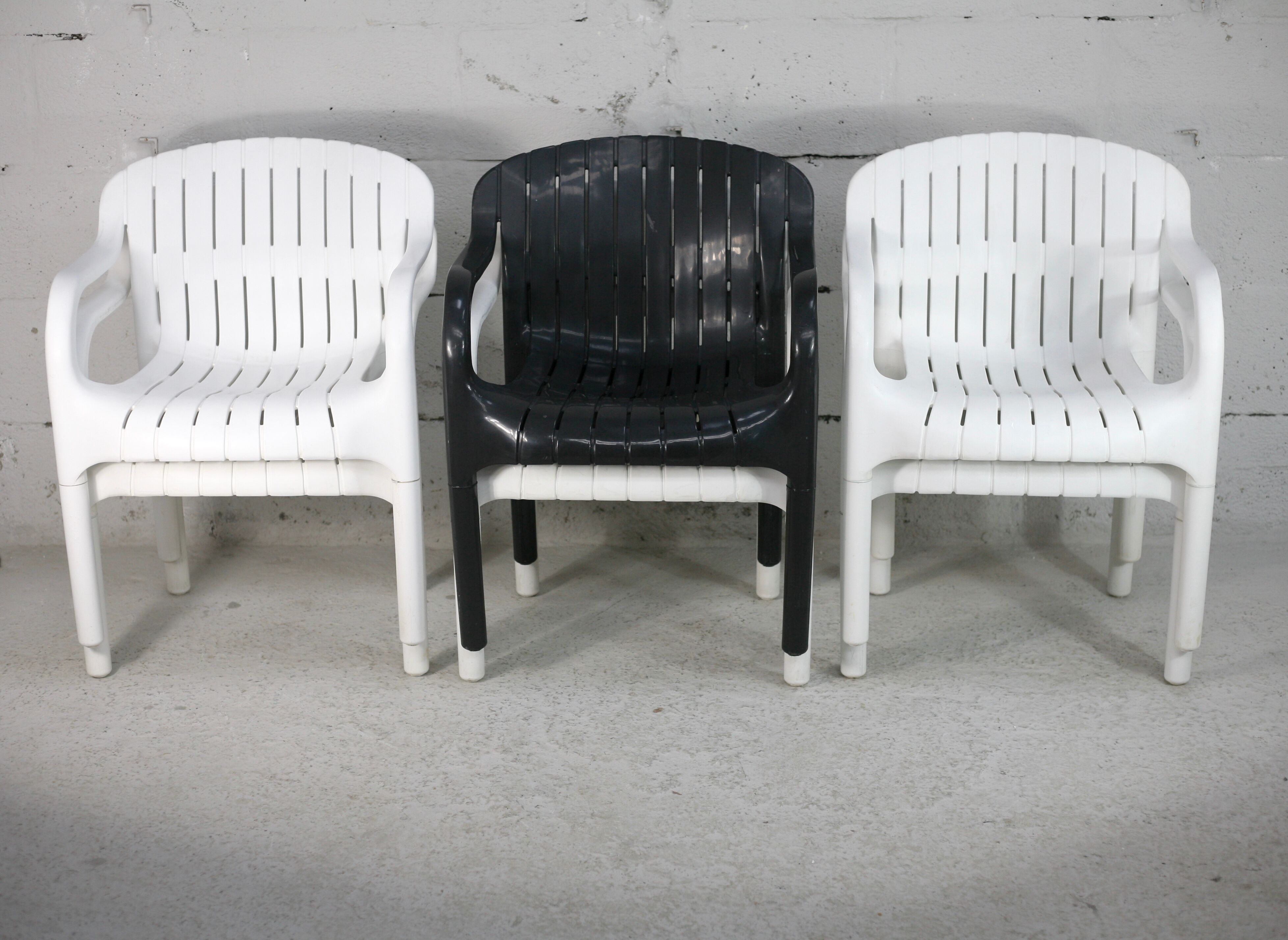 Pierre Paulin set of 6 outdoor armchairs "Dangari", Allibert. Plastic. France, 1980