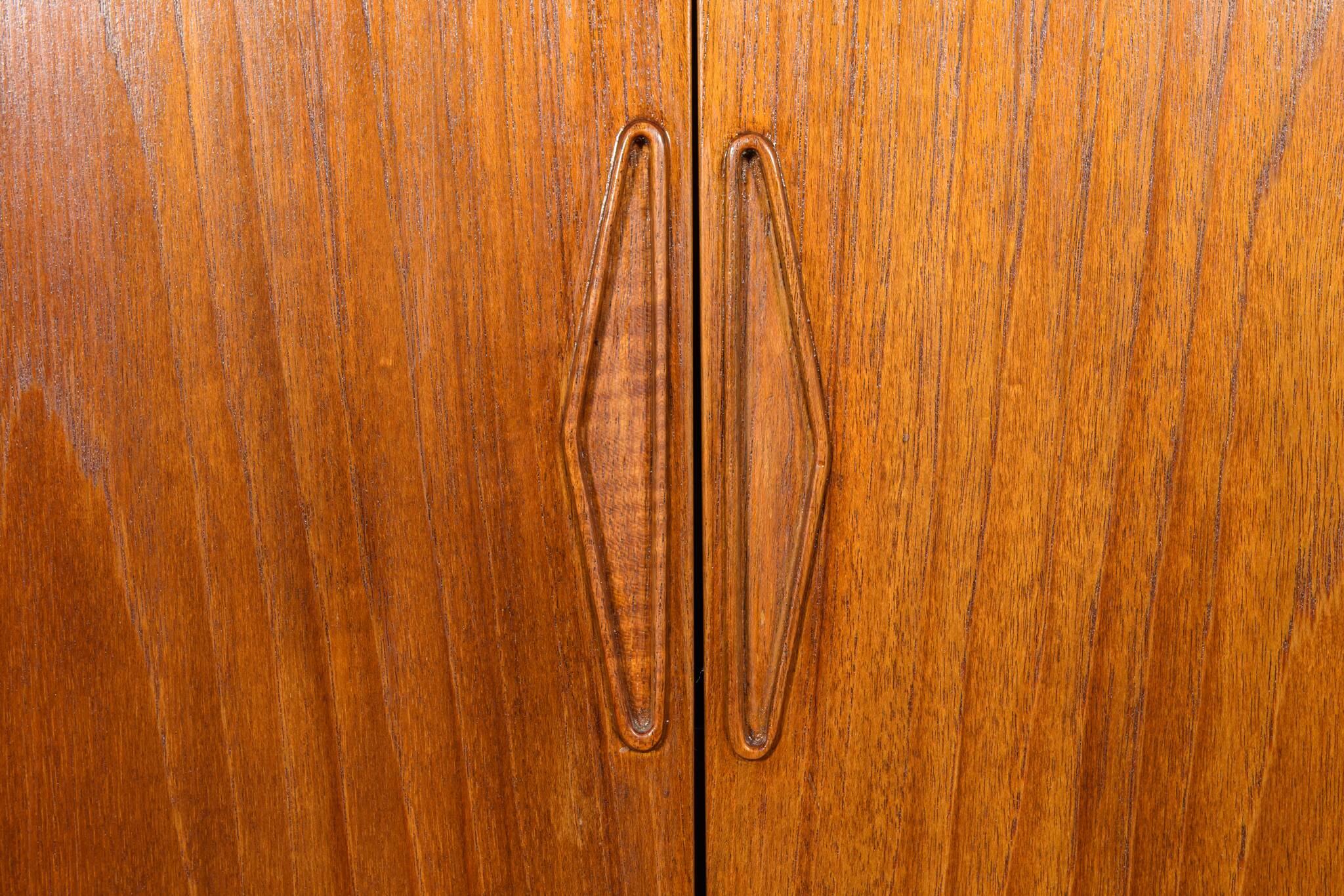 Buffet haut en teck de style moderne du milieu du siècle, fabriqué par Farso Mobelfabrik, Danemark.