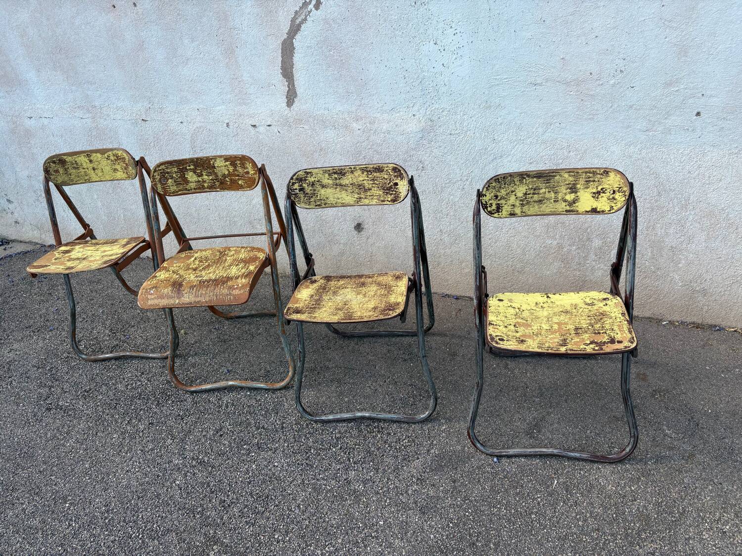 4 folding Bienaise chairs