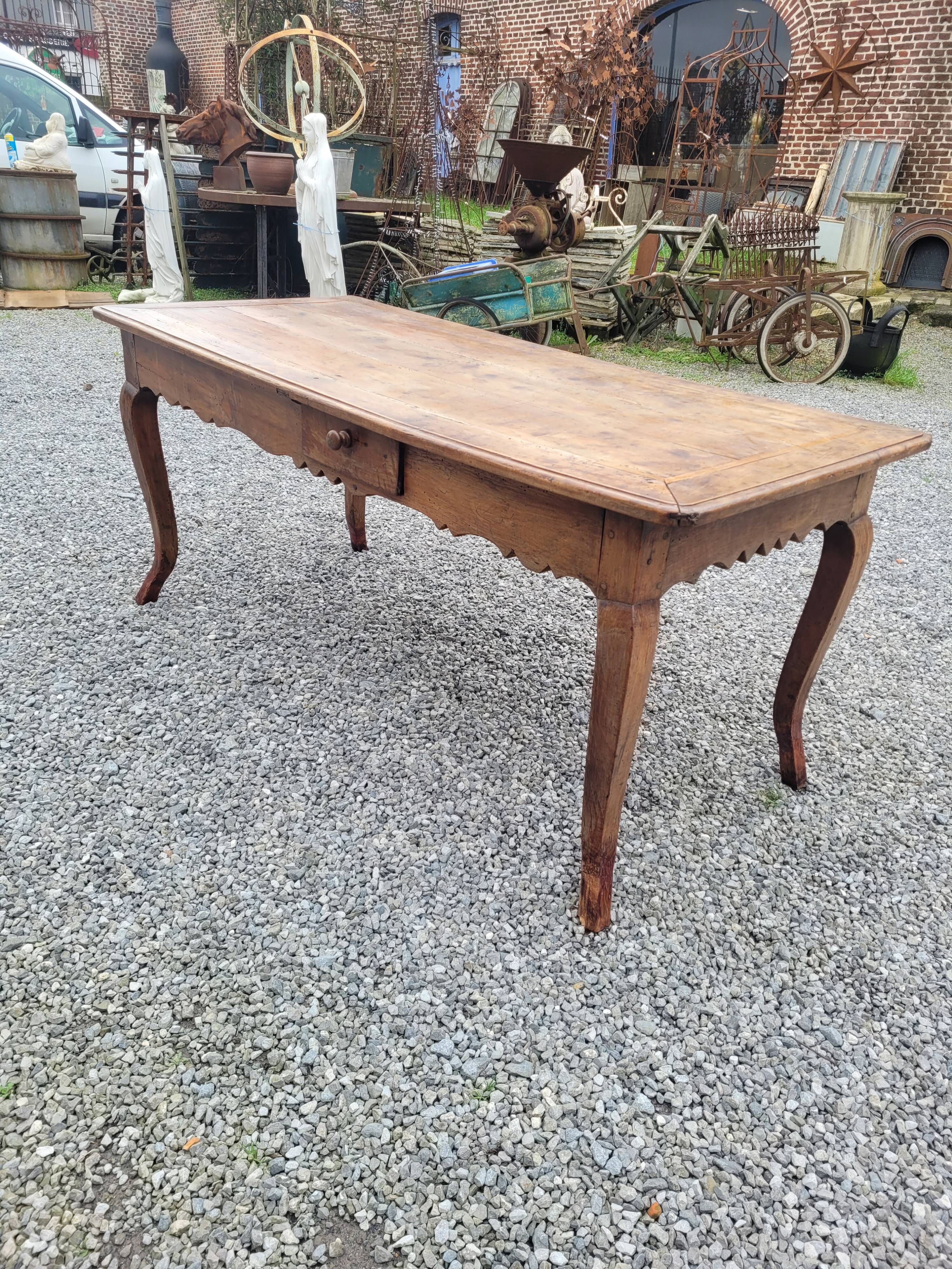 Table de ferme XVIIIème style Louis XV en merisier