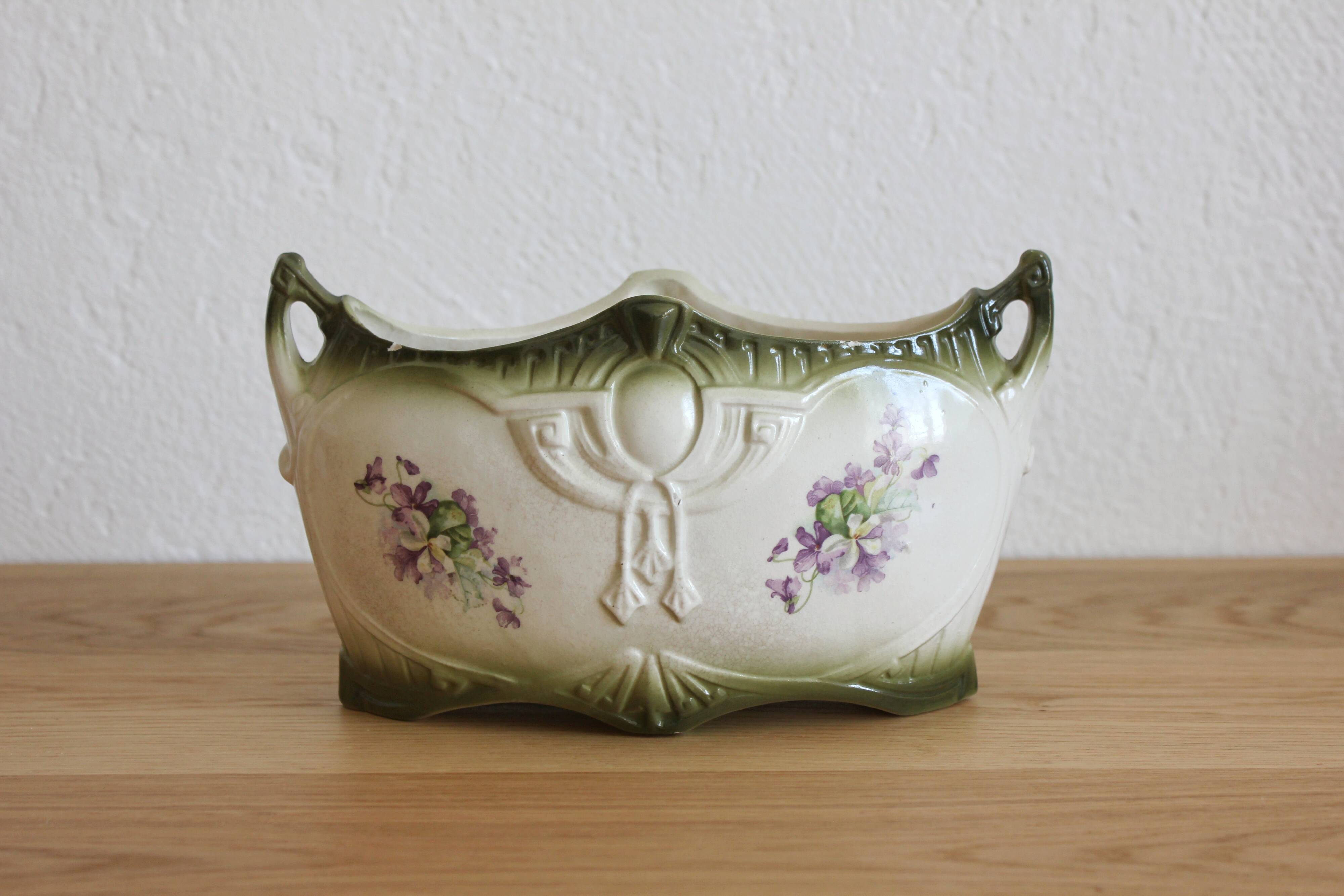 Small jardinière vase in art nouveau majolica.