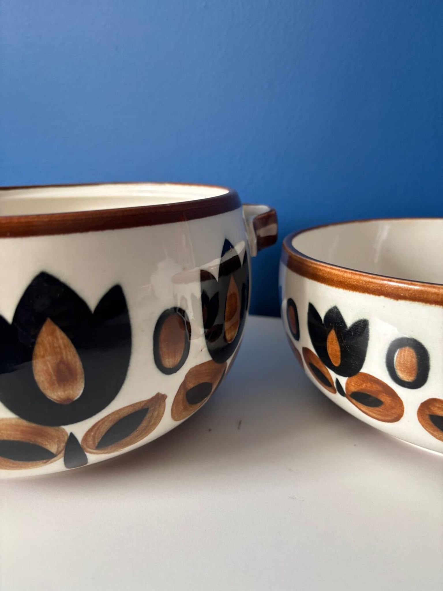 Set of Boch La Louvière salad bowls and dishes, Kimono model, 1970