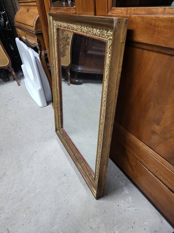 19th century gilt mirror with flowers and foliage decor