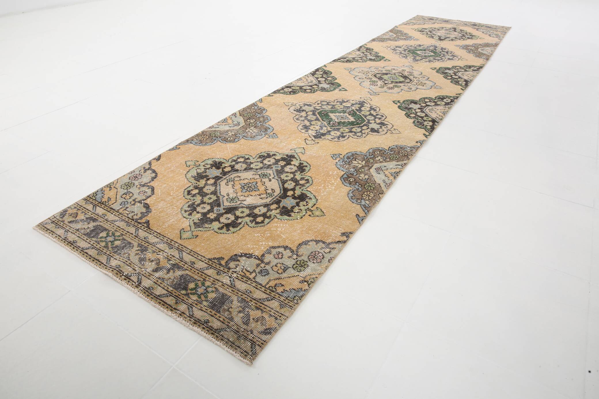 3x12 Classic Persian Runner Rug, 91x308Cm
