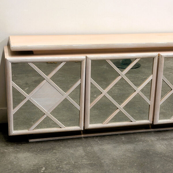 Buffet géométrique rose pâle à miroir Roche Bobois, années 1980, France.