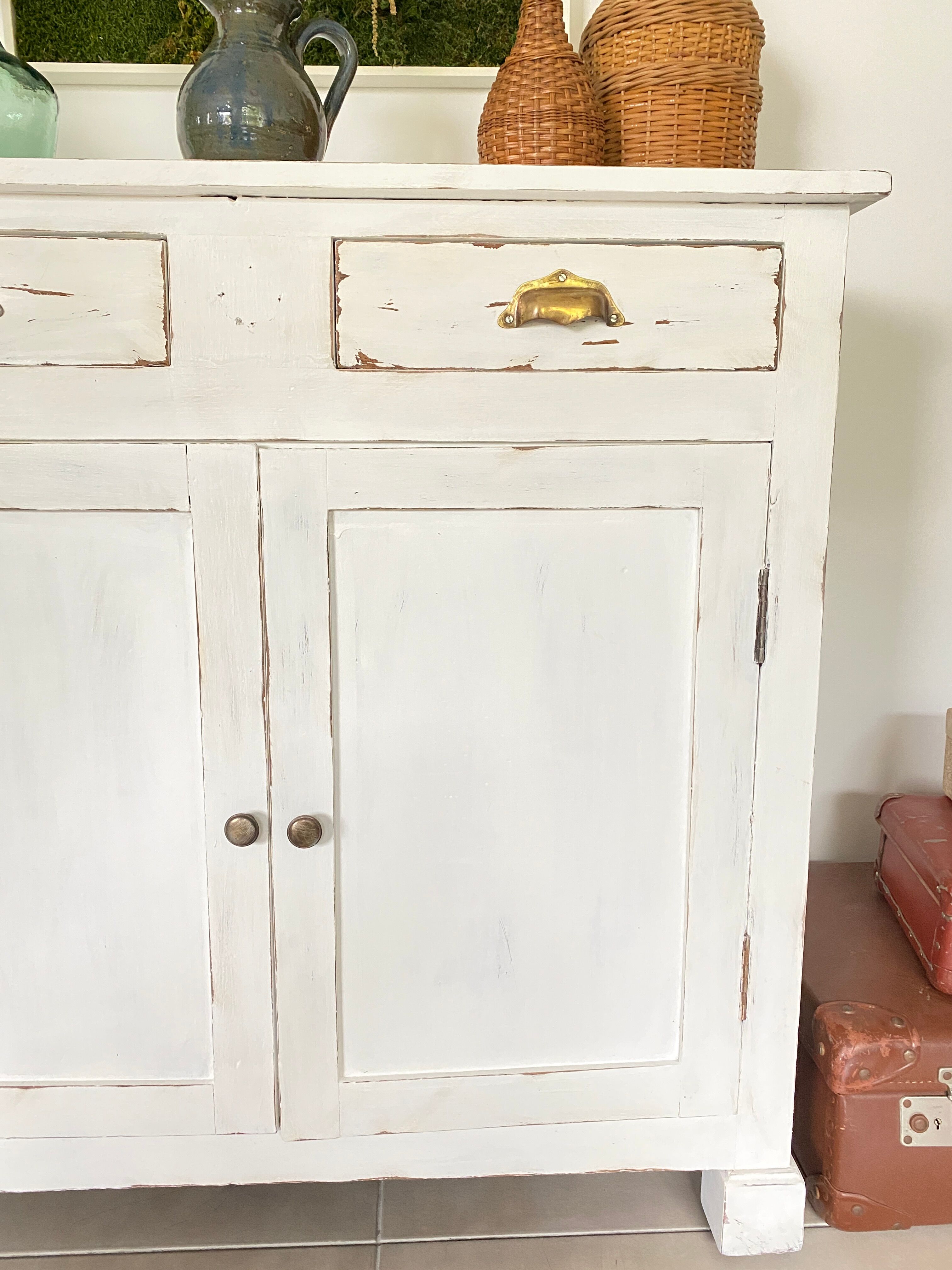 White Parisian buffet