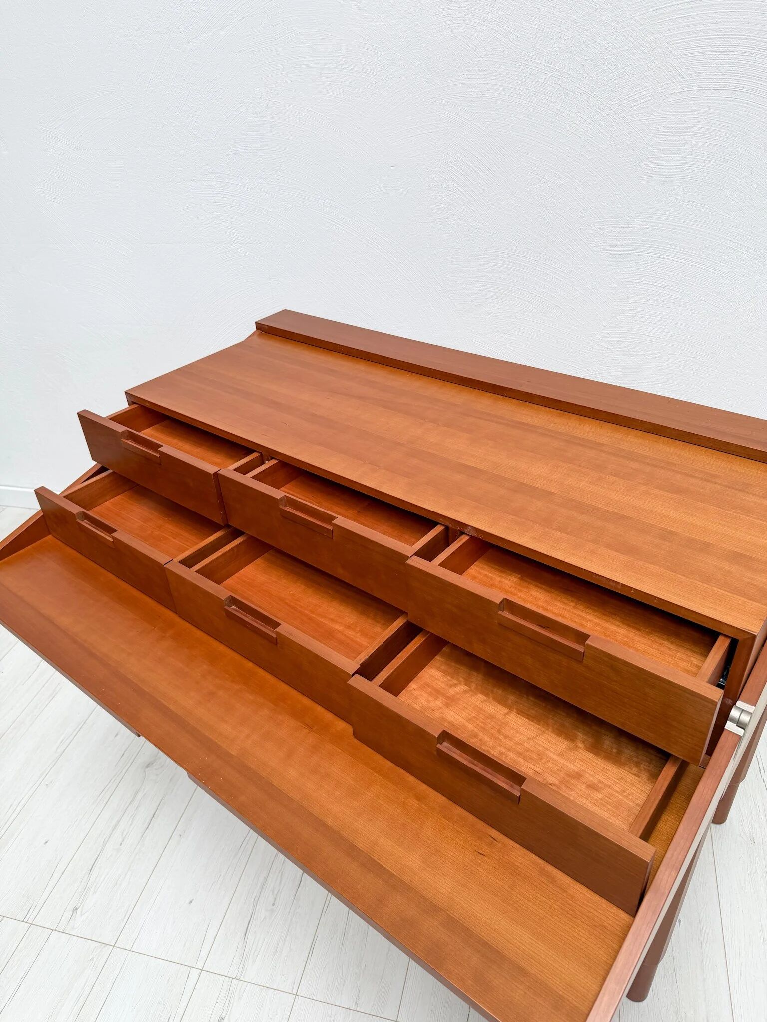 Bureau postmoderne par Antonio Citterio pour B&B Italia en bois de cerisier, années 1980