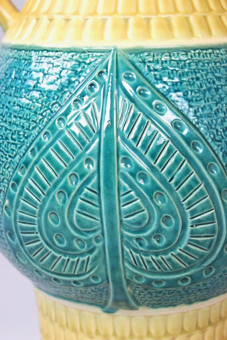 Vase en céramique turquoise de secours jaune