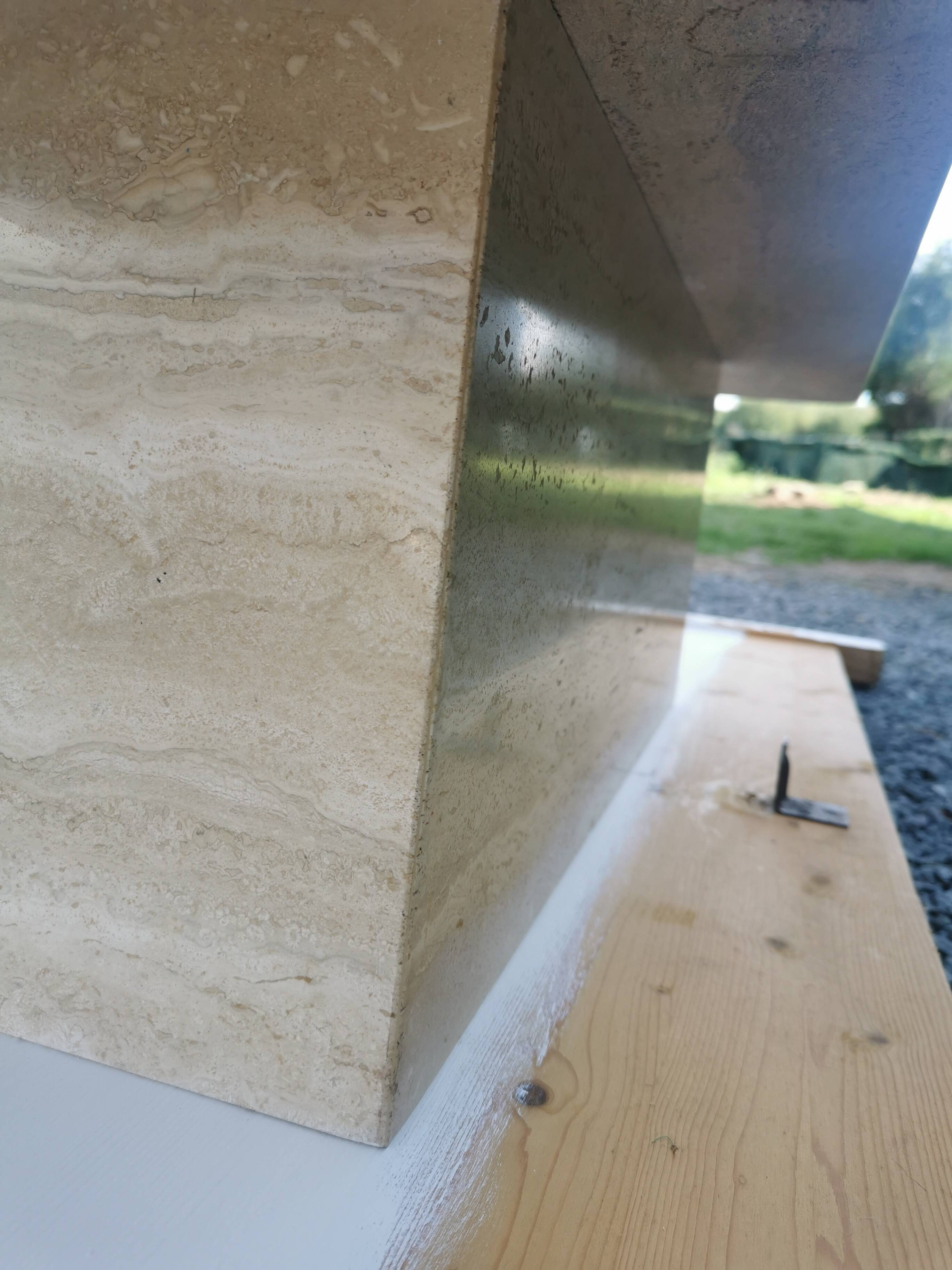 Table basse de style brutaliste