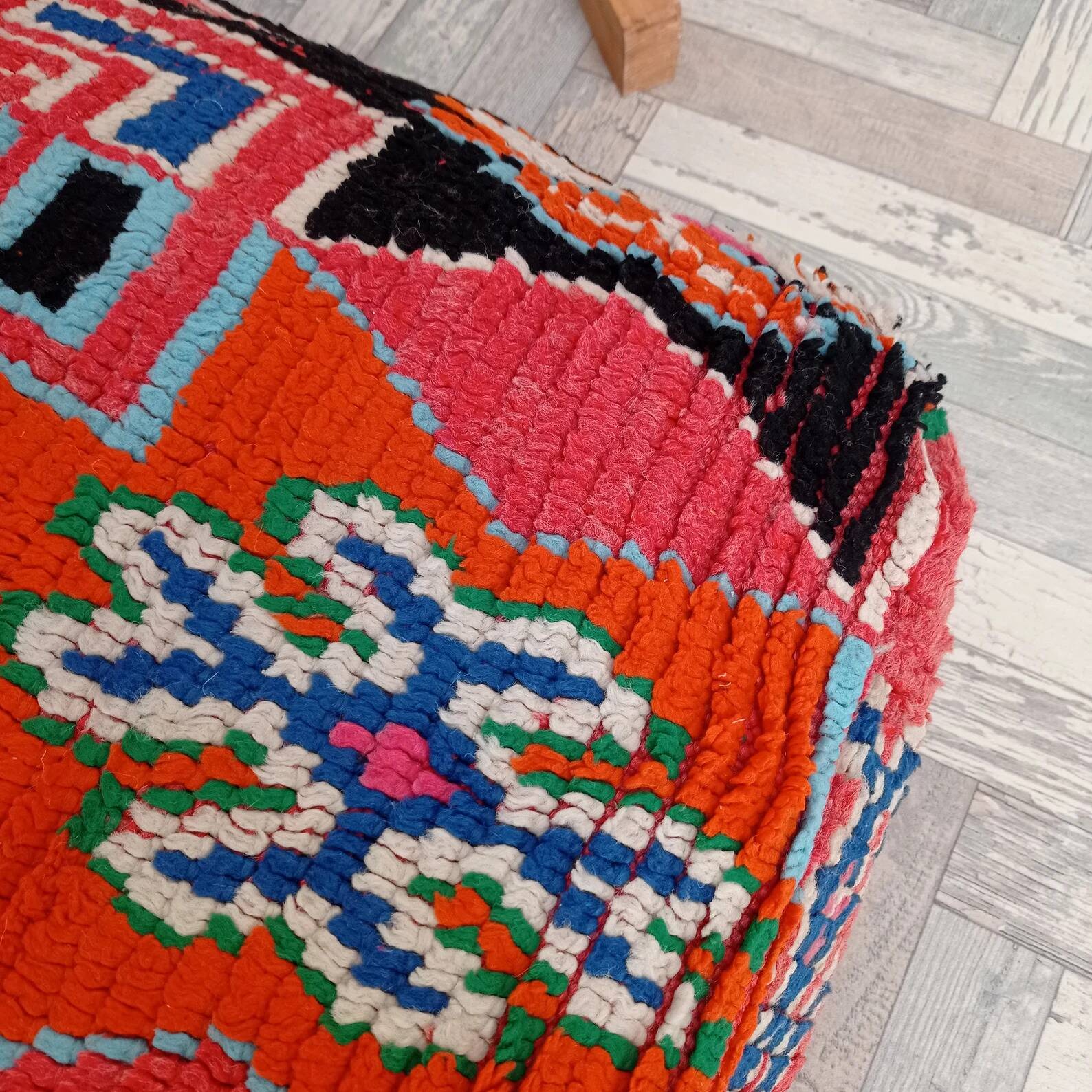 Handmade Berber pouf in wool 60 X 60 X 20 CM