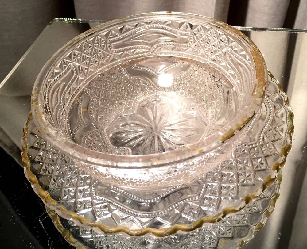 Butter dish or candy dish in pressed glass molded with golden rim