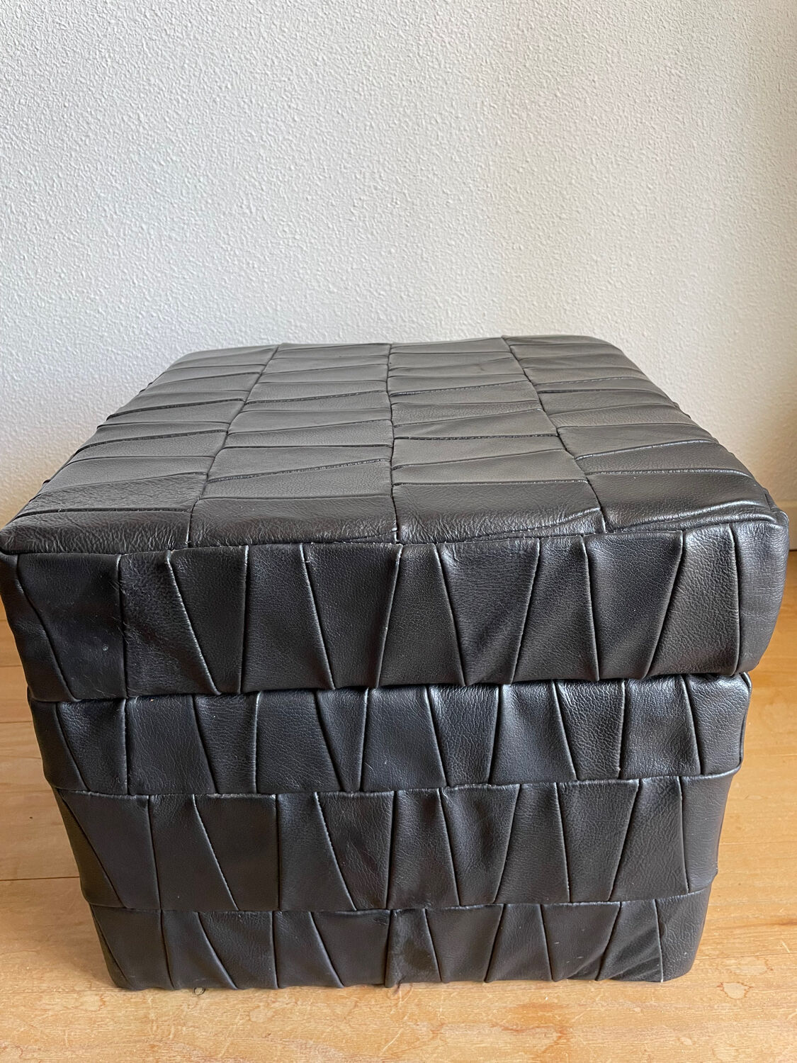 Black leather chest ottoman from Sède