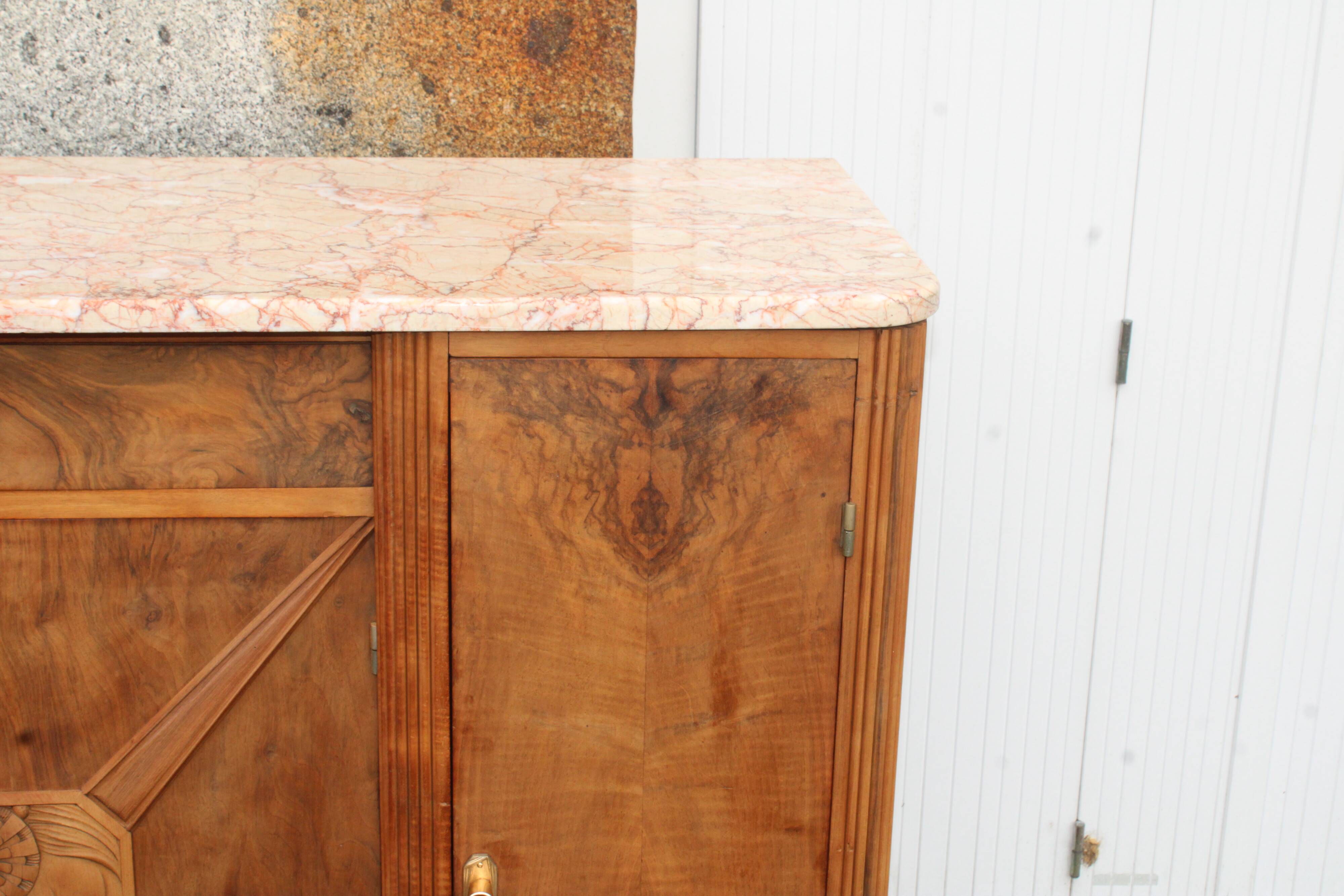 Art Deco sideboard in solid walnut and veneer – pink marble top