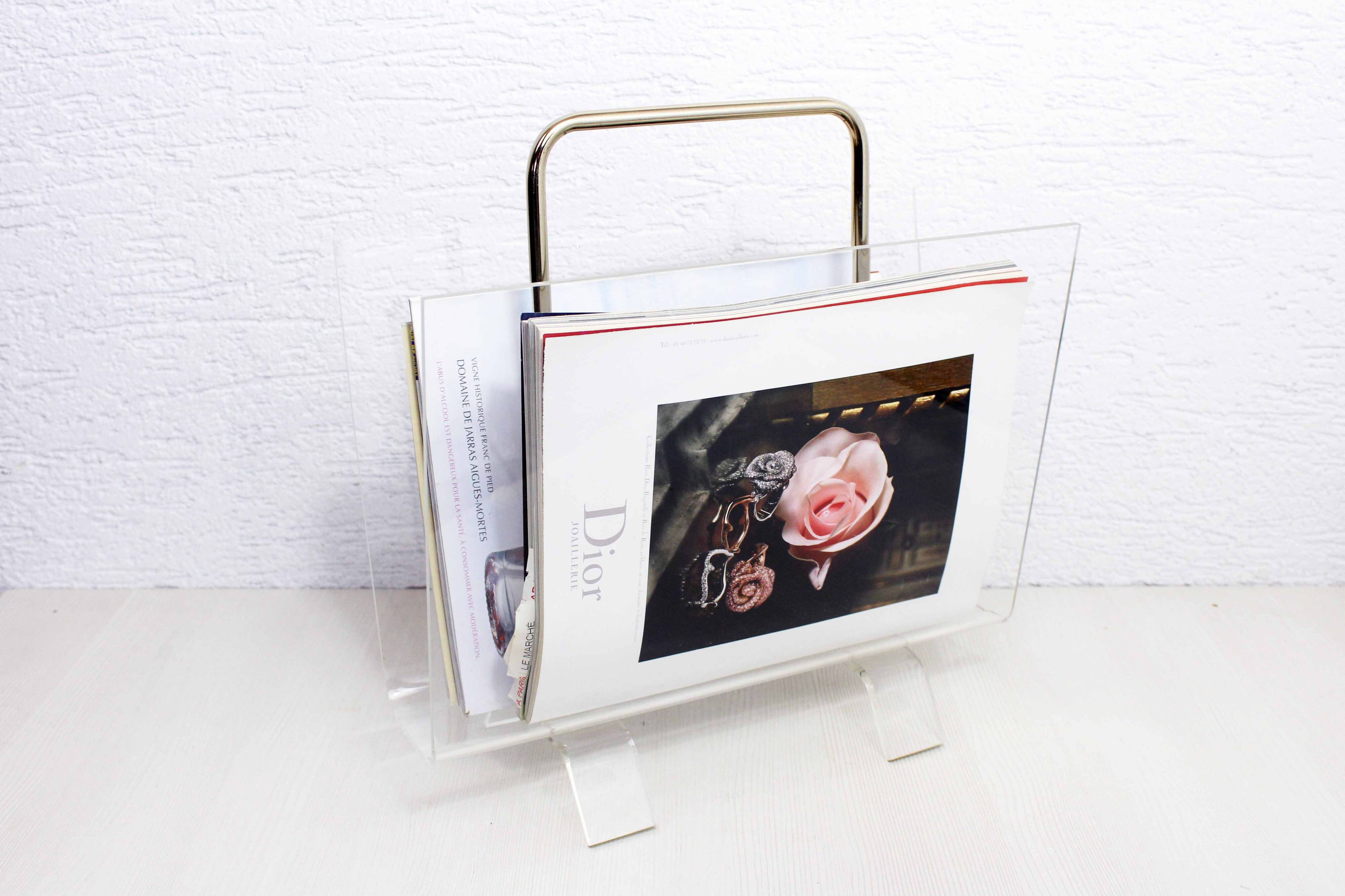 Plexiglass magazine holder