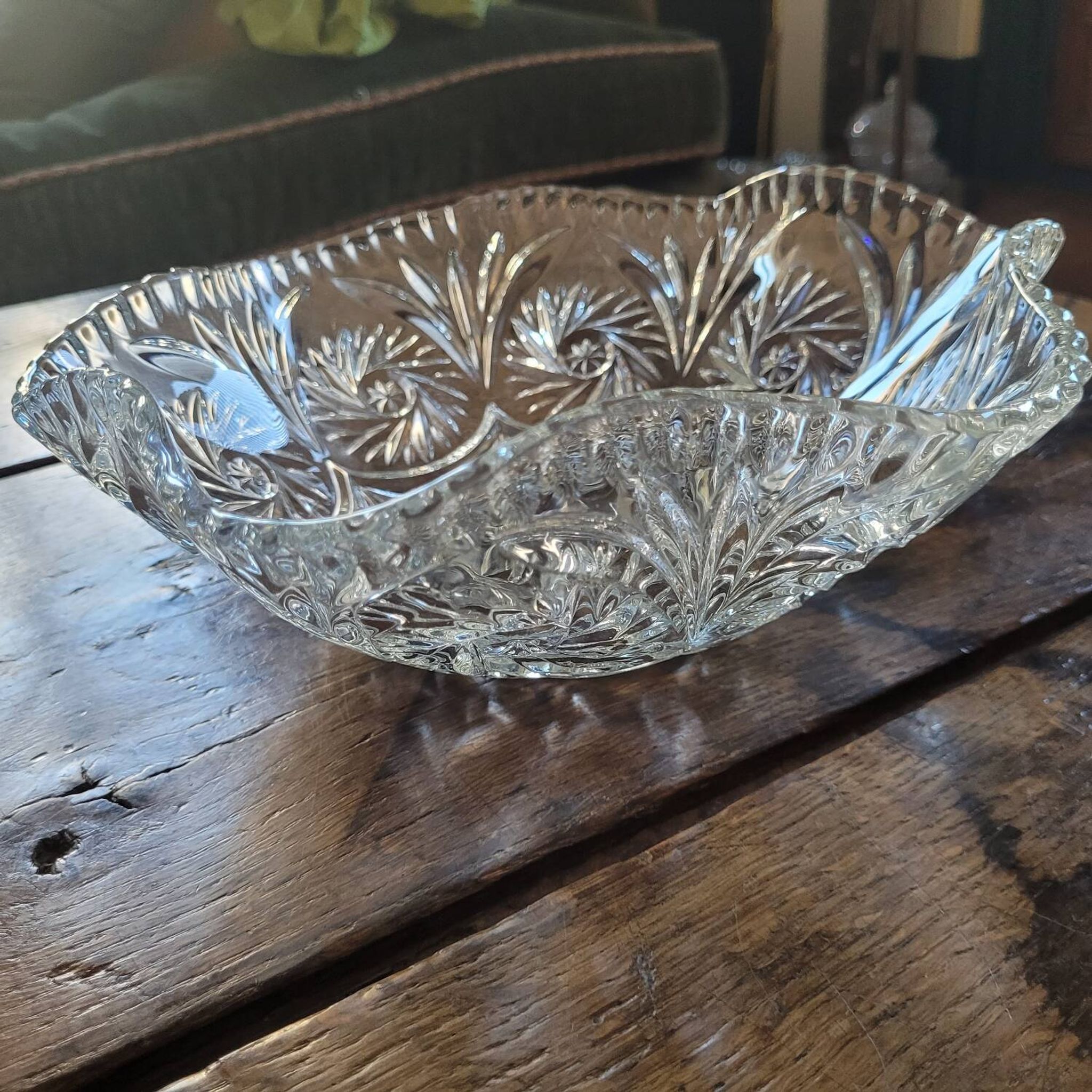 Pressed-mould glass cup – Stars & palmettes – 1960s-70s