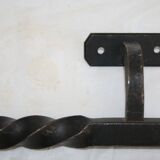 TORSADE iron offset marshal's baton door handle