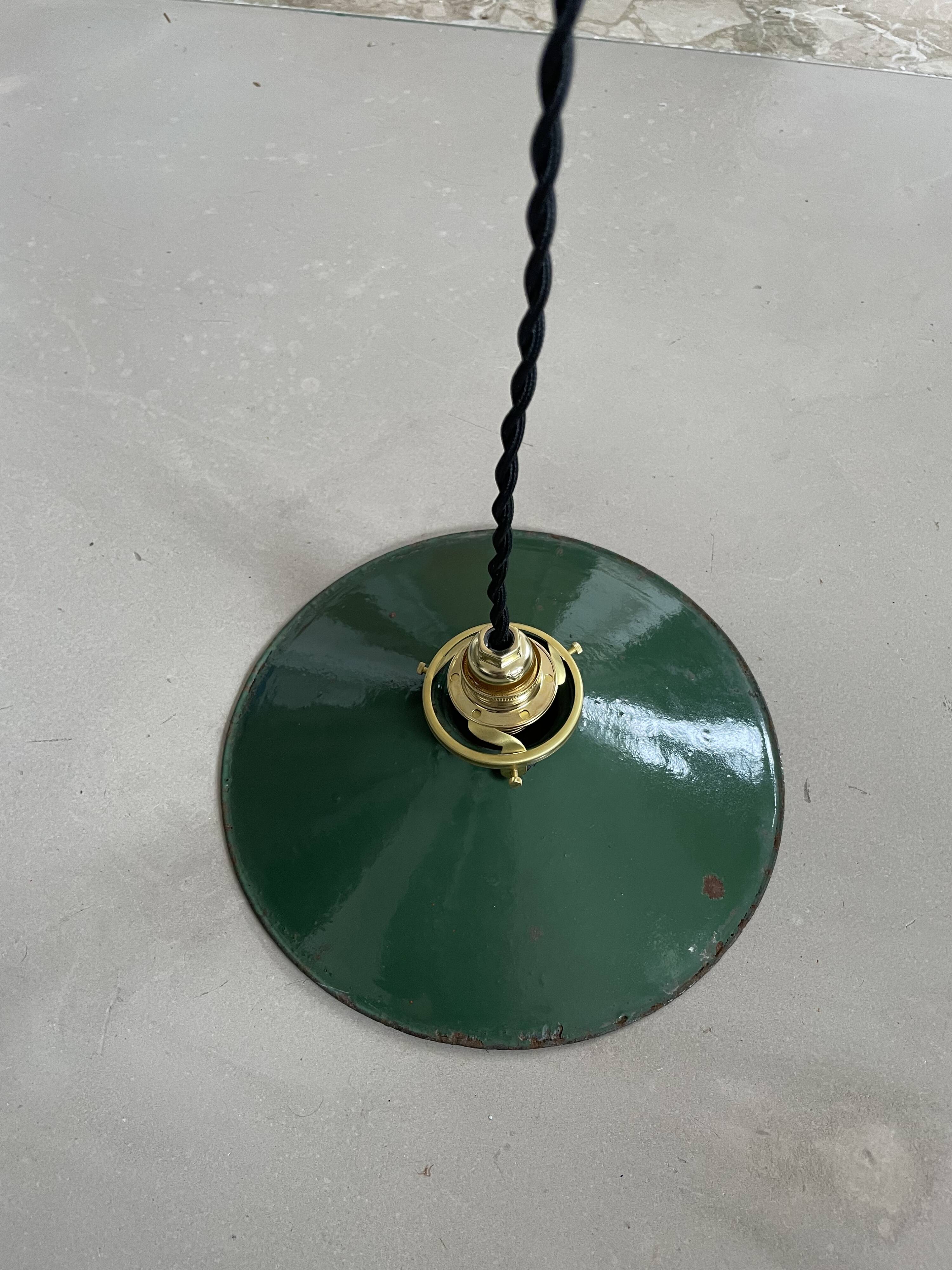 Industrial enameled sheet metal pendant light
