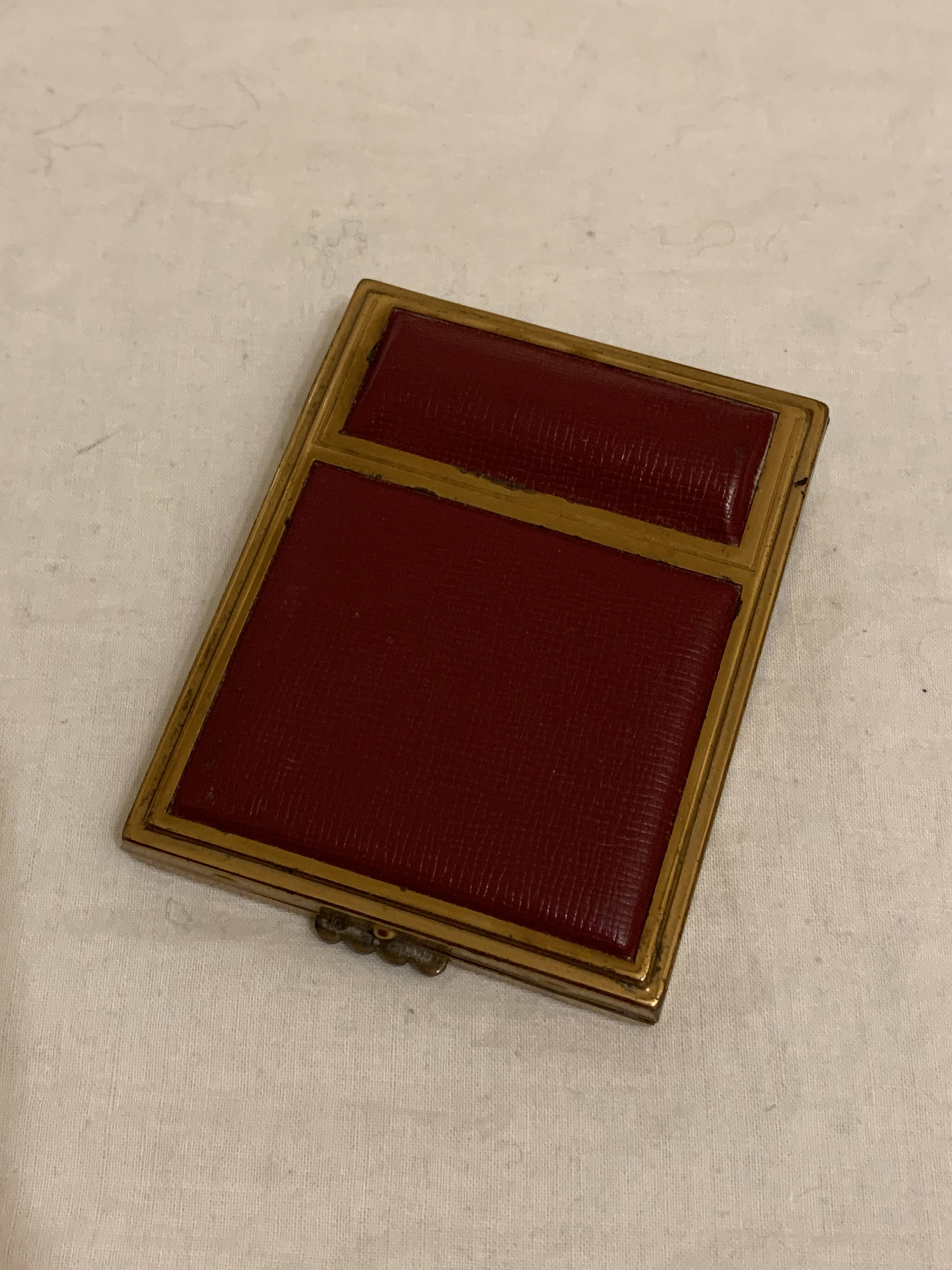 Vintage powder compact - good condition