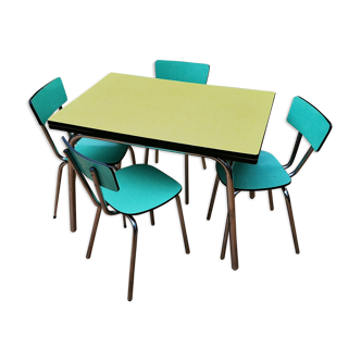 Stretch table set in formica and 4 chairs